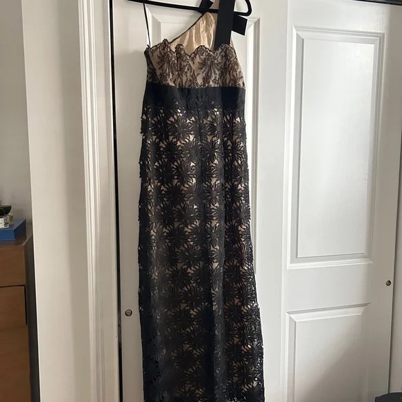 Valentino Black Lace One-Shoulder Gown - Picture 4 of 10